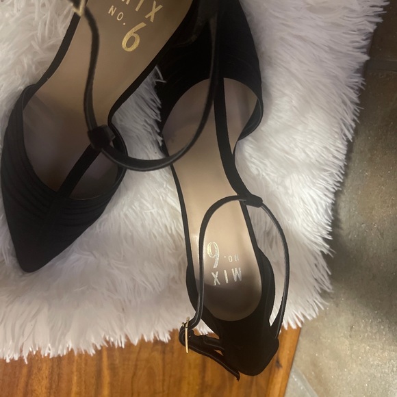 Heel’s shoes women I wore it once time with box size 8 m - Picture 3 of 11